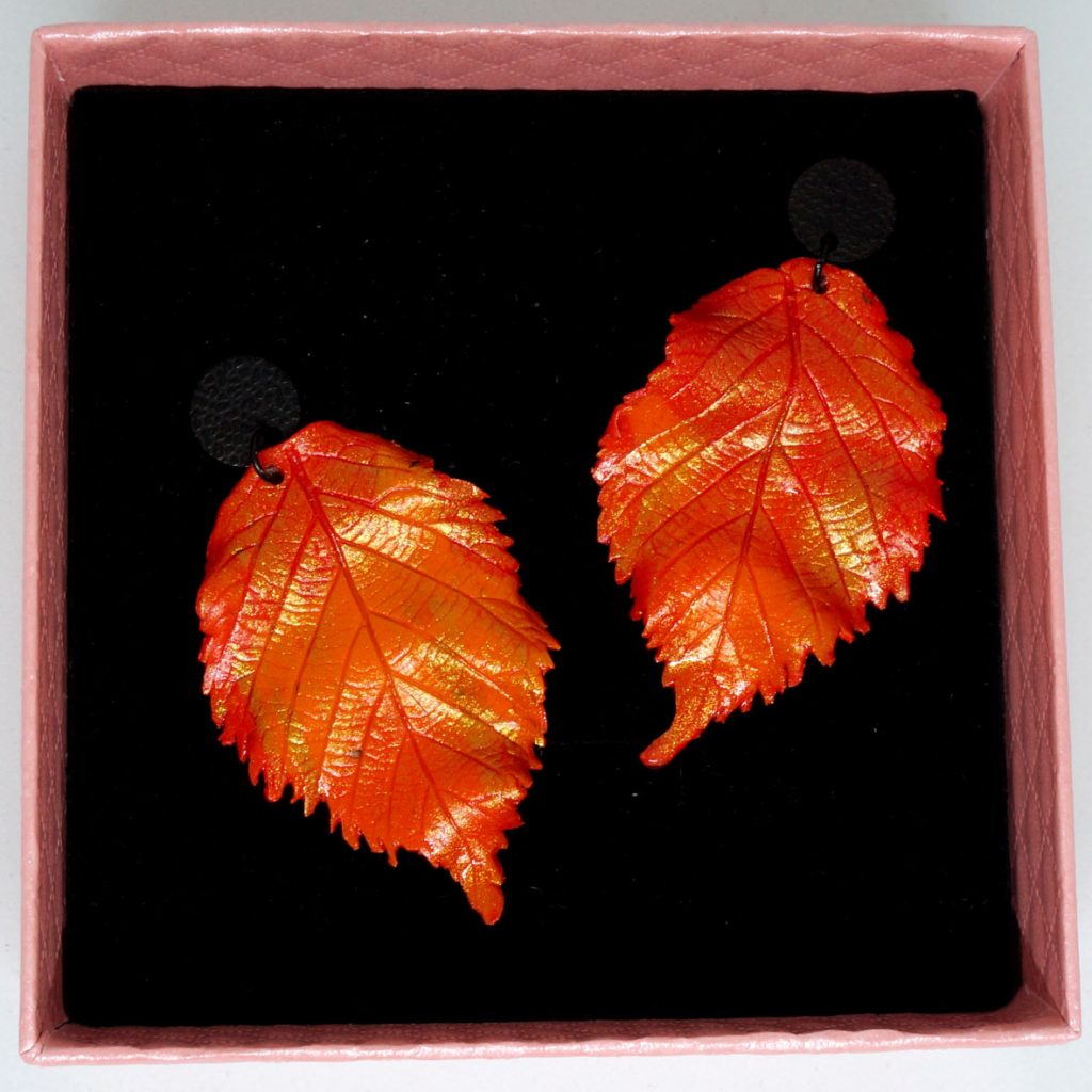 gold oranger Ohrschmuck in Blattform