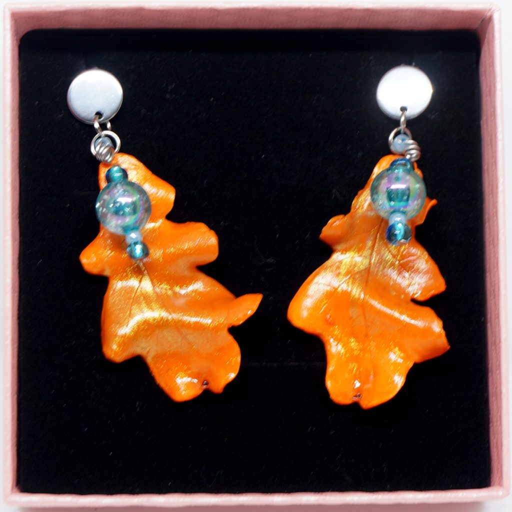 Schmuck in Eichenblattform, gold orange